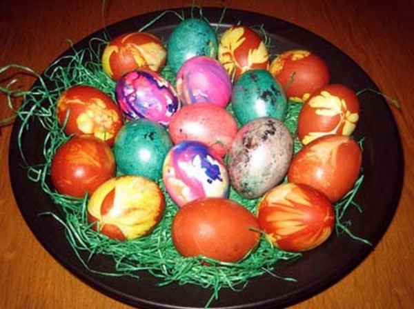 Как просто разукрасить яйца к Пасхе