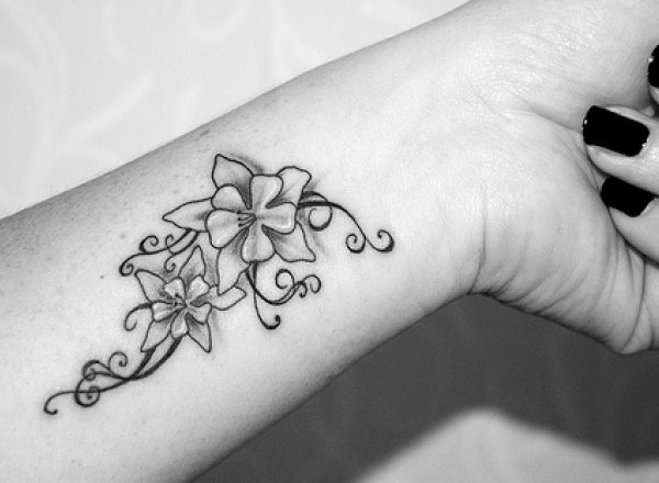 Татуировки на руке для  девушек: эскизы