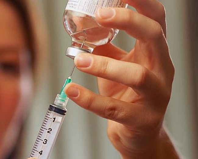 Спорный вопрос: делать единица ребенку прививку ото  гриппа?