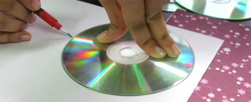 Декоративная подставка из CD дисков