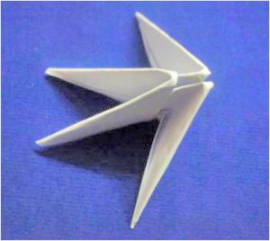 Поделка из  треугольных модулей - Лебедь